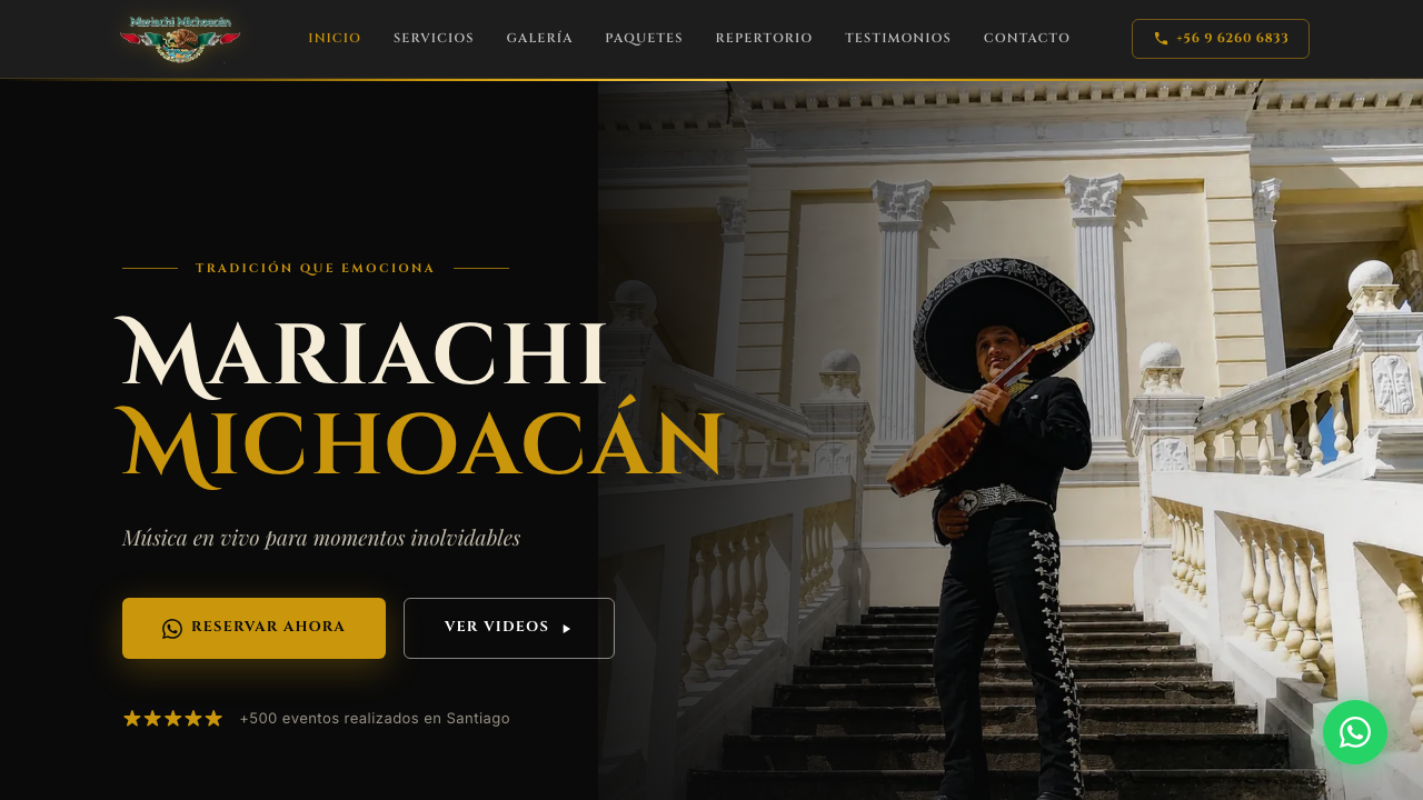 Portada del sitio de Mariachis Michoacán: un mariachi con guitarra en una escalinata, el nombre de la banda en dorado y el botón “Reservar ahora” por WhatsApp